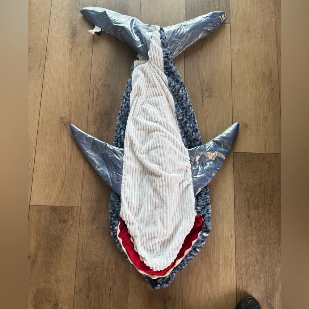 Isaac Mizrahi Kids Shark Sleeping Bag- Blue and Red - Picture 5 of 6